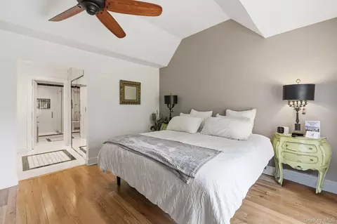 Bedroom - 6 Spring Pond Dr, Ossining, NY 10562 photo 2 of 6