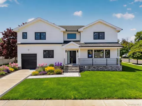 2 Lee Pl, Old Bethpage, NY 11804