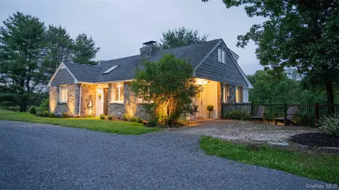 334 Lake Dr, Clinton, NY 12572