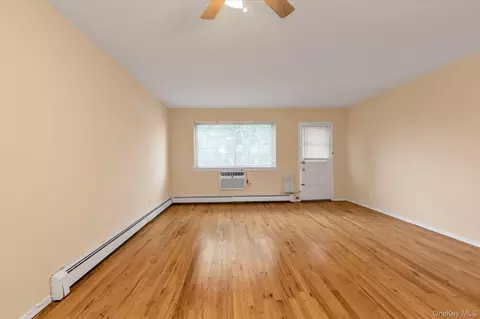 93-24 243rd St, New York, NY 11426