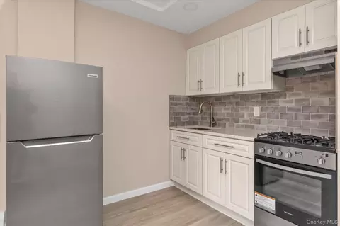 93-24 243rd St, New York, NY 11426
