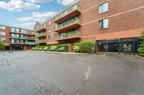 302 Church St #1C, White Plains, NY 10603