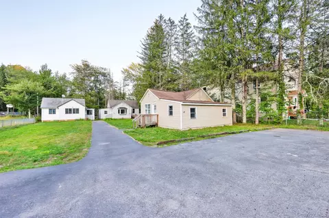 24 Edgewood Pl, South Fallsburg, NY 12779