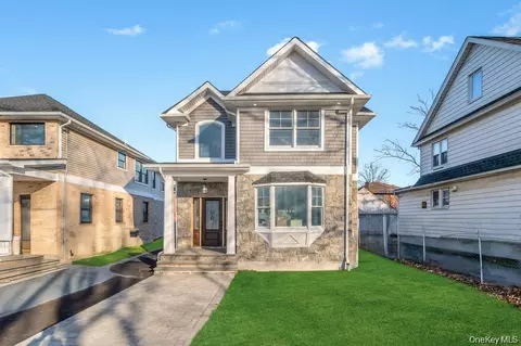 141 Emerson Ave, North Hempstead, NY 11001
