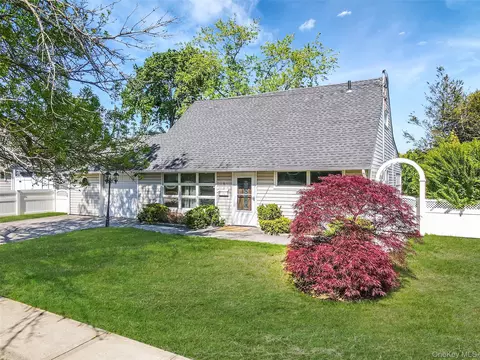 6 Arizona Ave, Syosset, NY 11791