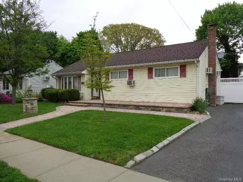 1431 Lombardy Blvd, Bay Shore, NY 11706