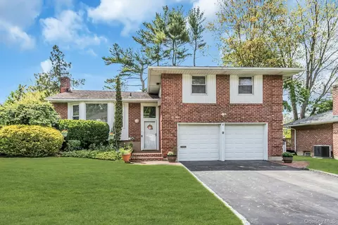 9 Avondale Rd, Plainview, NY 11803