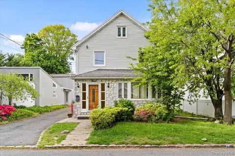 3 Franklin Rd, North Hempstead, NY 11024