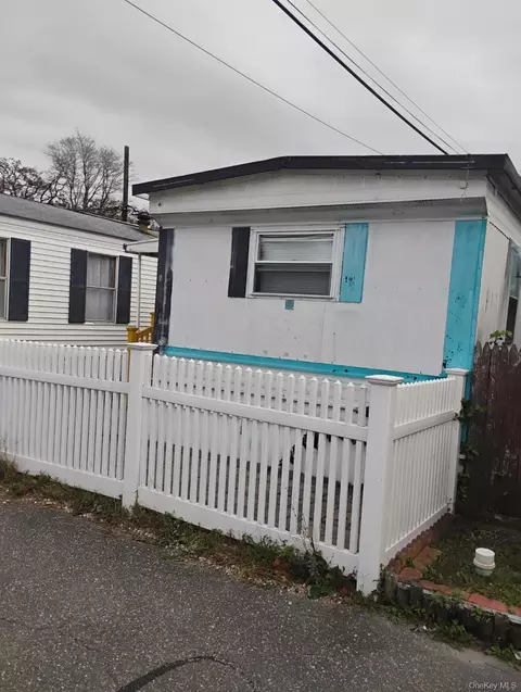 600 Broadway # E3, Amityville, NY 11701