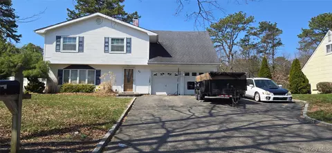279 Beaver Dr, Mastic Beach, NY 11951