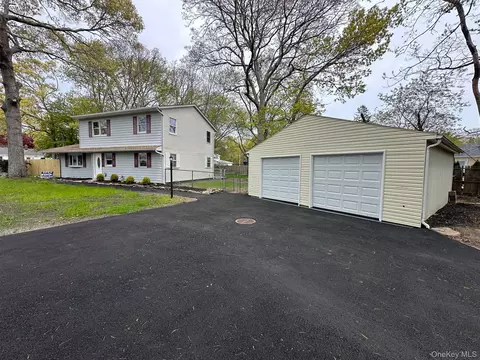 279 Beaver Dr, Mastic Beach, NY 11951