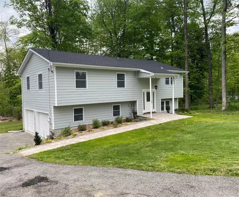 2853 Hedwig Dr, Yorktown, NY 10598