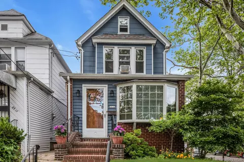 8919 69th Ave, New York, NY 11375