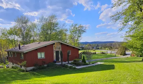 375 Eatontown Rd, Greenville, NY 12771