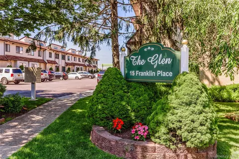 15 Franklin Pl #15, Oceanside, NY 11572