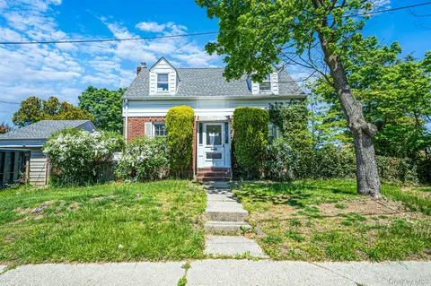 140 Freeman Ave, Elmont, NY 11003