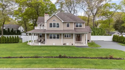 8 Manhattan Ave, Centereach, NY 11720