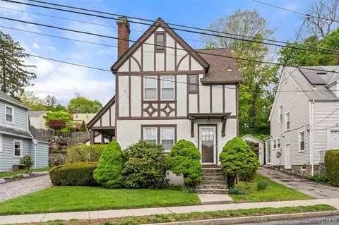 31 Lynton Pl, White Plains, NY 10606