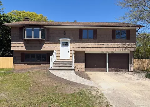 335 Babylon St, Islip Terrace, NY 11752