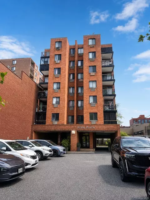 14468 38th Ave #204, New York, NY 11354