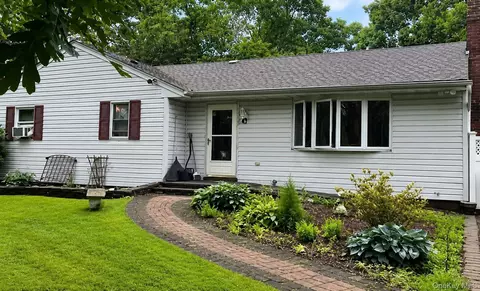 43 Morris Ave, Patchogue, NY 11772
