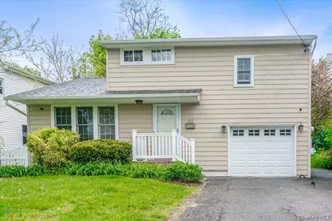 132 Litchfield Ave, Babylon, NY 11702