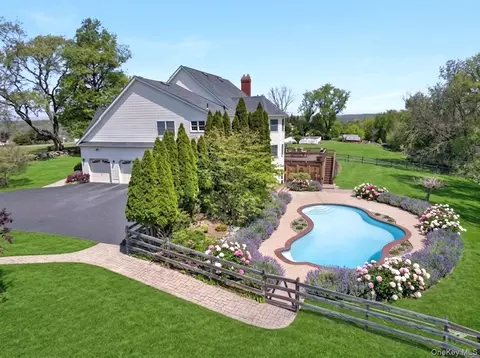 18 Almond Tree Ln, Warwick, NY 10990