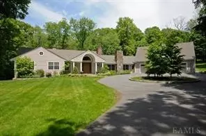 77 Commodore Rd, New Castle, NY 10514 photo 1