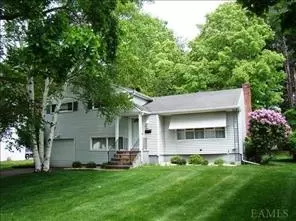 9 Bellmore Dr, Poughkeepsie, NY 12603 photo 1
