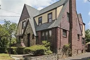 246 Devoe Ave, Yonkers, NY 10705 photo 1