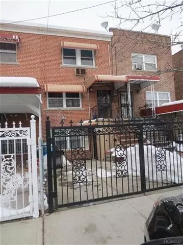 1041 E 213th St, Bronx, NY 10469 photo 1
