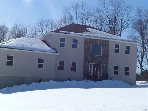 38 Drago Ln, Wallkill, NY 10940 photo 1