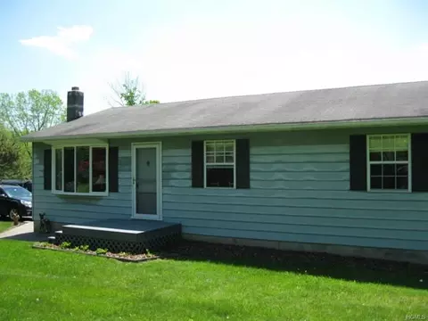 4 Crystal Ct, New Windsor, NY 12553 photo 1