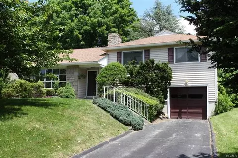 2 Greenview Rd, Danbury, CT 06811 photo 1