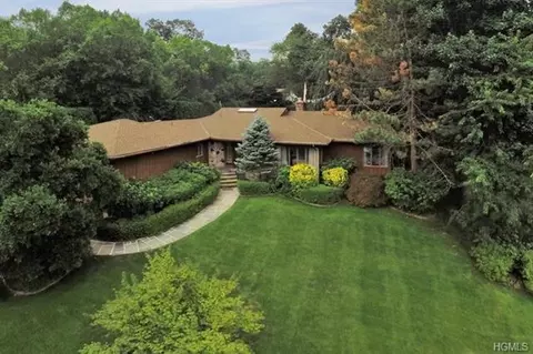 11 Pebble Beach Dr, Harrison, NY 10577 photo 1