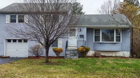 5 Hewlett Rd, Poughkeepsie, NY 12603 photo 1