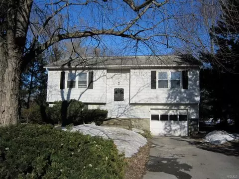 21 Regency Dr, Wappinger, NY 12590 photo 1