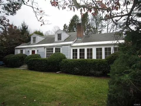 11 Esterich Rd, Poughkeepsie, NY 12603 photo 1