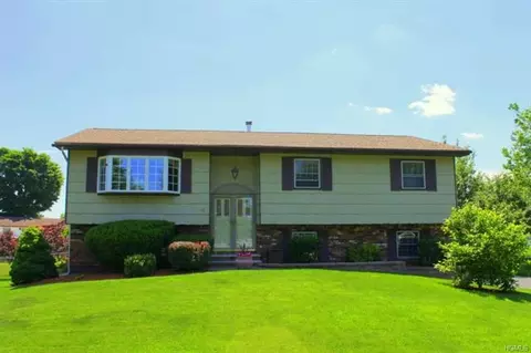 4 Badami Dr, Wallkill, NY 10941 photo 1