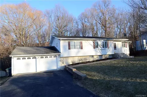 4 Sears Rd, Monroe, NY 10950 photo 1