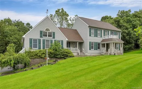 51 Ryan Ct, New Windsor, NY 12553 photo 1