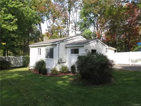 20 Shadowmere Rd, Monroe, NY 10950 photo 1
