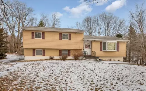 3 Mack Pl, Monroe, NY 10950 photo 1