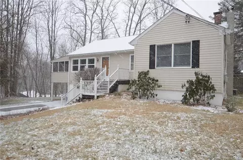 4 Edgewater Rd, Poughkeepsie, NY 12603 photo 1