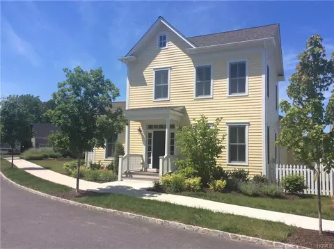 8 Cornbury St, Warwick, NY 10990 photo 1