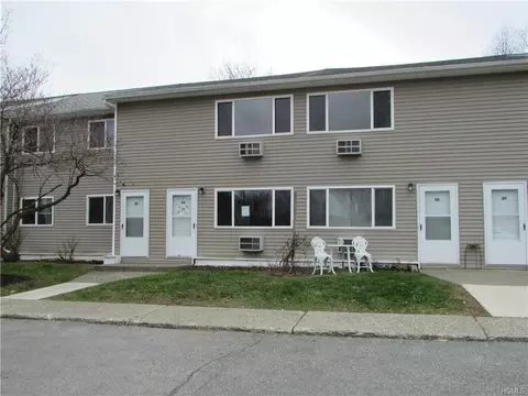 8 Fishkill Glen Dr #C, Fishkill, NY 12524 photo 1