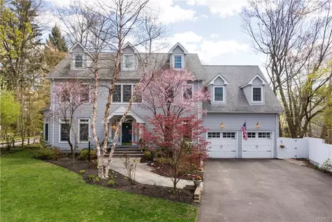 33 Pleasant St, Greenwich, CT 06878 photo 1