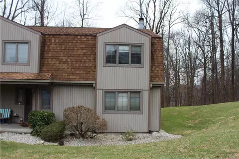 19 Meadowlark Cir, Peekskill, NY 10566 photo 1
