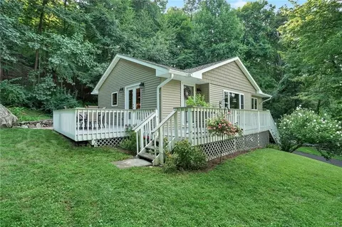 6 Iris Rd, Cornwall, NY 12518 photo 1