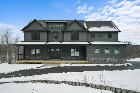 4 Eagle Ct, Middletown, NY 10940 photo 1